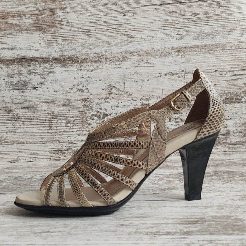 ⚄Like New Sofft Leather Snakeskin Heels